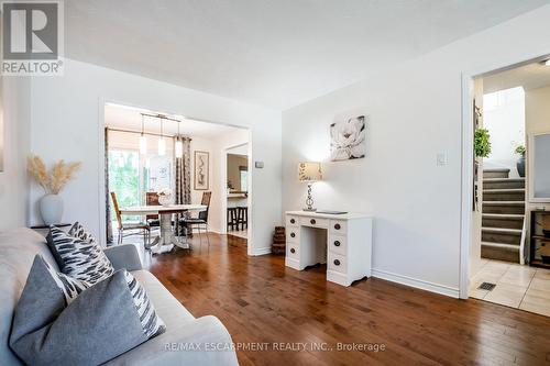 1098 Stephenson Drive, Burlington, ON - Indoor Photo Showing Living Room