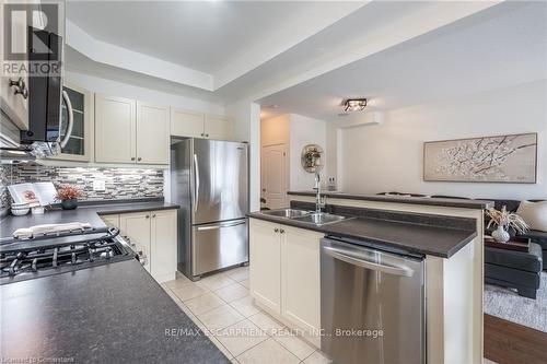 39 Bankfield Crescent, Hamilton, ON - Indoor Photo Showing Kitchen With Double Sink