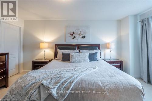 39 Bankfield Crescent, Hamilton, ON - Indoor Photo Showing Bedroom