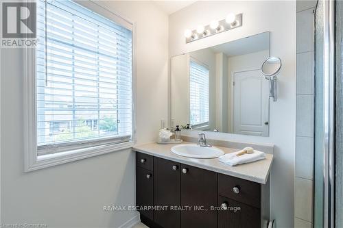 39 Bankfield Crescent, Hamilton, ON - Indoor Photo Showing Bathroom