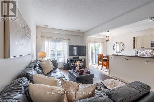 39 Bankfield Crescent, Hamilton, ON - Indoor Photo Showing Living Room