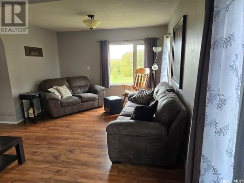 118 Railway Avenue, Windthorst, SK - Indoor Photo Showing Living Room