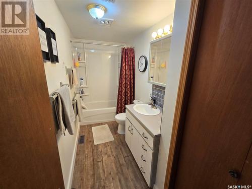 118 Railway Avenue, Windthorst, SK - Indoor Photo Showing Bathroom