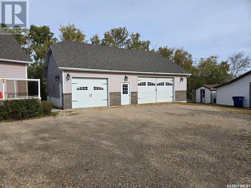 118 Railway Avenue, Windthorst, SK - Outdoor