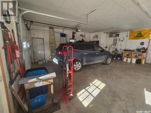 118 Railway Avenue, Windthorst, SK - Indoor Photo Showing Garage