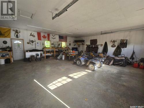 118 Railway Avenue, Windthorst, SK - Indoor Photo Showing Garage