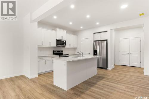 5433 Nicholson Avenue, Regina, SK - Indoor Photo Showing Kitchen With Stainless Steel Kitchen With Upgraded Kitchen