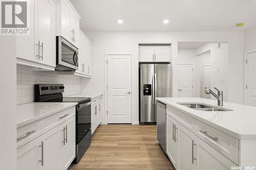 5433 Nicholson Avenue, Regina, SK - Indoor Photo Showing Kitchen With Stainless Steel Kitchen With Double Sink With Upgraded Kitchen