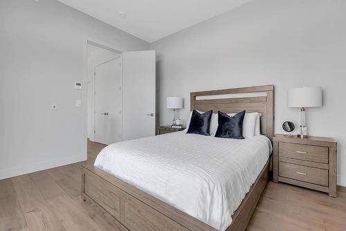 701B-3634 Mission Springs Drive, Kelowna, BC - Indoor Photo Showing Bedroom