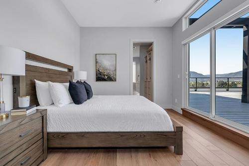 701B-3634 Mission Springs Drive, Kelowna, BC - Indoor Photo Showing Bedroom