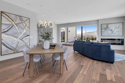 701B-3634 Mission Springs Drive, Kelowna, BC - Indoor Photo Showing Living Room