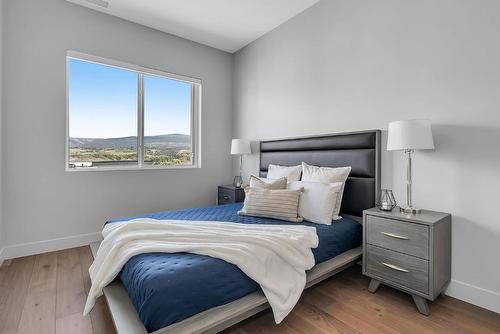 701B-3634 Mission Springs Drive, Kelowna, BC - Indoor Photo Showing Bedroom