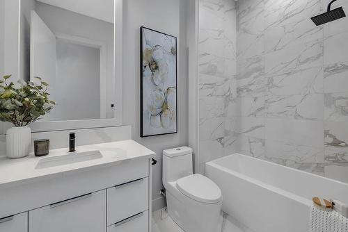 701B-3634 Mission Springs Drive, Kelowna, BC - Indoor Photo Showing Bathroom