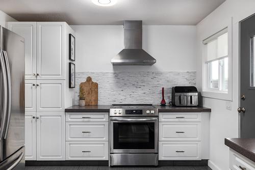 2640 Thacker Drive, West Kelowna, BC - Indoor Photo Showing Kitchen