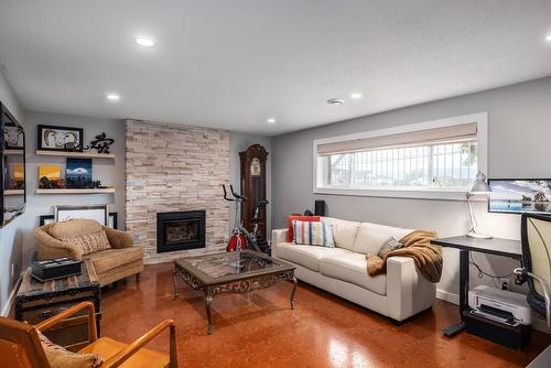 2640 Thacker Drive, West Kelowna, BC - Indoor Photo Showing Living Room With Fireplace