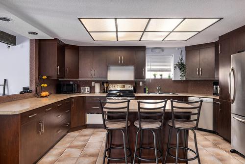 10508 Teresa Road, Lake Country, BC - Indoor Photo Showing Kitchen With Double Sink