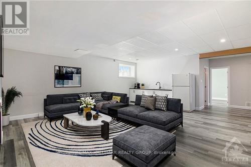 209 Des Violettes Street, Clarence-Rockland, ON - Indoor Photo Showing Living Room