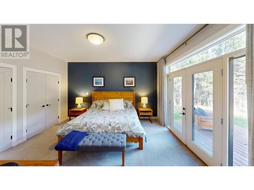 4955 Saddlewood Lane, Radium Hot Springs, BC - Indoor Photo Showing Bedroom