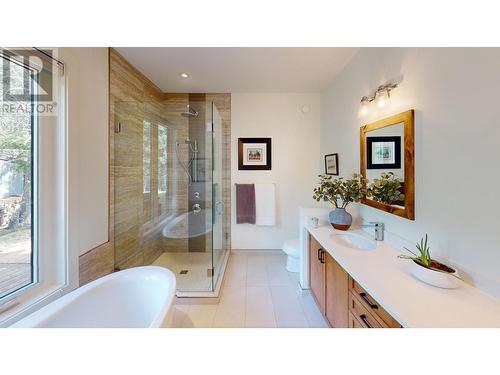 4955 Saddlewood Lane, Radium Hot Springs, BC - Indoor Photo Showing Bathroom