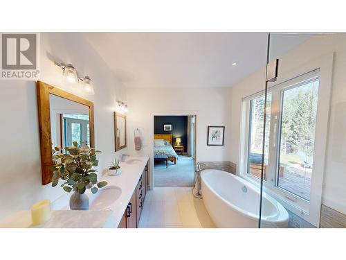 4955 Saddlewood Lane, Radium Hot Springs, BC - Indoor Photo Showing Bathroom