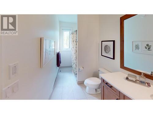 4955 Saddlewood Lane, Radium Hot Springs, BC - Indoor Photo Showing Bathroom