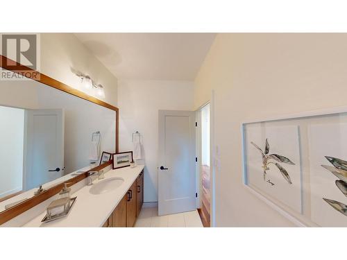 4955 Saddlewood Lane, Radium Hot Springs, BC - Indoor Photo Showing Bathroom