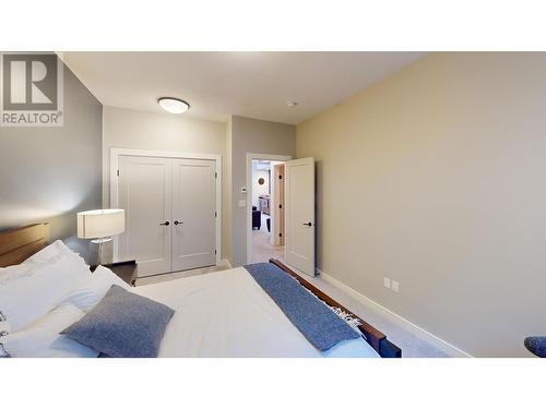 4955 Saddlewood Lane, Radium Hot Springs, BC - Indoor Photo Showing Bedroom