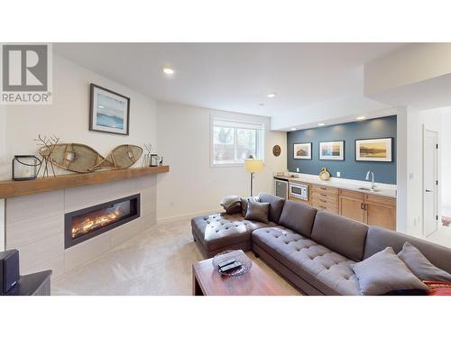 4955 Saddlewood Lane, Radium Hot Springs, BC - Indoor Photo Showing Living Room With Fireplace