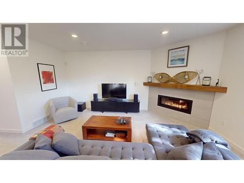 4955 Saddlewood Lane, Radium Hot Springs, BC - Indoor Photo Showing Living Room With Fireplace