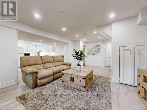 Bsmt - 238 Rumble Avenue, Richmond Hill, ON - Indoor Photo Showing Living Room