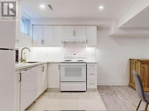 Bsmt - 238 Rumble Avenue, Richmond Hill, ON - Indoor Photo Showing Kitchen