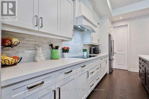 3177 Millicent Avenue, Oakville, ON - Indoor Photo Showing Kitchen With Upgraded Kitchen