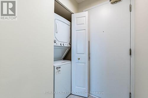 802 - 4460 Tucana Court N, Mississauga, ON - Indoor Photo Showing Laundry Room