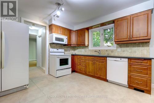 140 Confederation Street, Halton Hills, ON - Indoor Photo Showing Kitchen