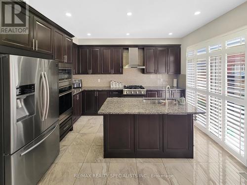 8 Mecca Street E, Brampton, ON - Indoor Photo Showing Kitchen With Upgraded Kitchen