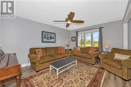 4740 Highway 43 Road, Smiths Falls, ON - Indoor Photo Showing Living Room