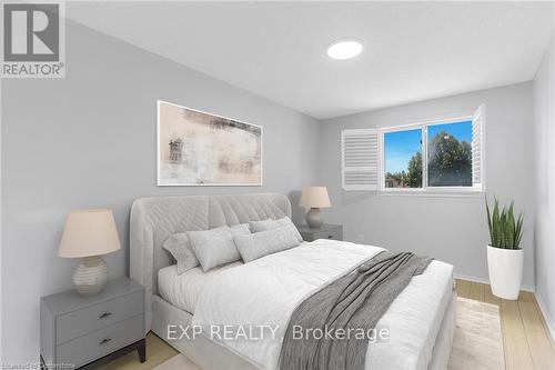 19 Driftwood Place, Hamilton, ON - Indoor Photo Showing Bedroom