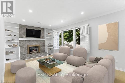 19 Driftwood Place, Hamilton, ON - Indoor Photo Showing Living Room With Fireplace