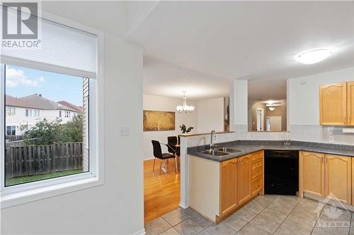 646 Aberfoyle Circle, Ottawa, ON - Indoor Photo Showing Kitchen With Double Sink