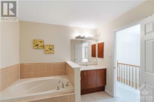 646 Aberfoyle Circle, Ottawa, ON - Indoor Photo Showing Bathroom