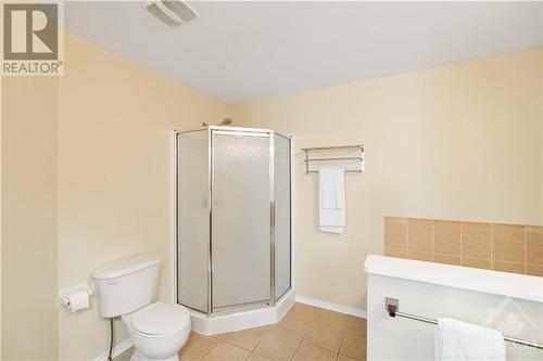 646 Aberfoyle Circle, Ottawa, ON - Indoor Photo Showing Bathroom