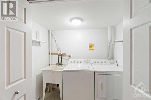 646 Aberfoyle Circle, Ottawa, ON - Indoor Photo Showing Laundry Room