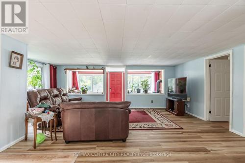 24 Addison Street, Bayham (Port Burwell), ON - Indoor Photo Showing Living Room