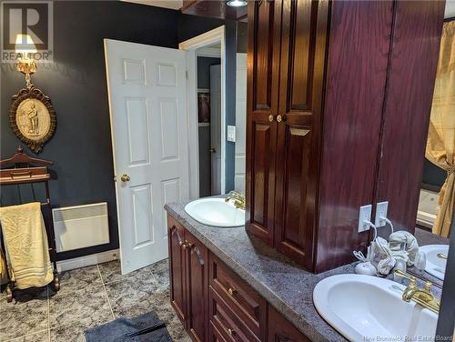 915 Vanier Boulevard, Bathurst, NB - Indoor Photo Showing Bathroom