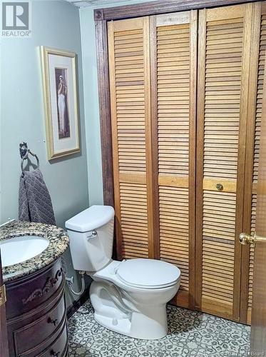 915 Vanier Boulevard, Bathurst, NB - Indoor Photo Showing Bathroom