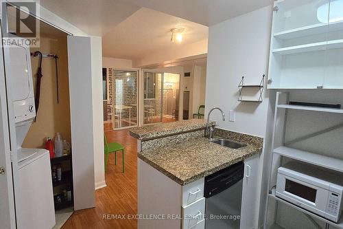 809 - 25 Grenville Street, Toronto, ON - Indoor Photo Showing Laundry Room