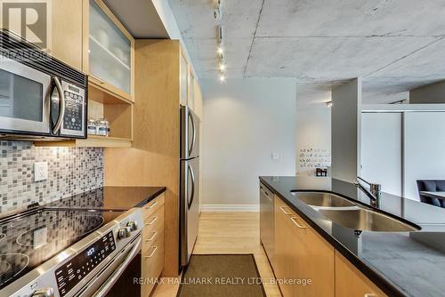 1002 - 333 Adelaide Street E, Toronto, ON - Indoor Photo Showing Kitchen With Double Sink With Upgraded Kitchen