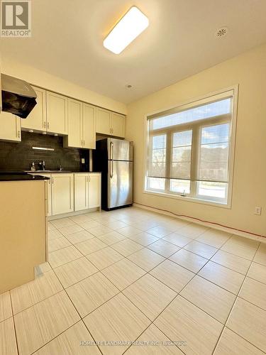 28 Beehive Lane, Markham, ON - Indoor Photo Showing Kitchen