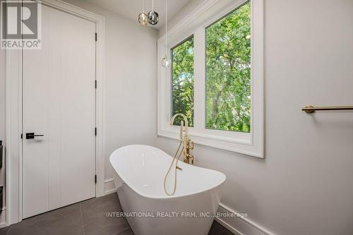 564 Stonecliffe Road, Oakville, ON - Indoor Photo Showing Bathroom