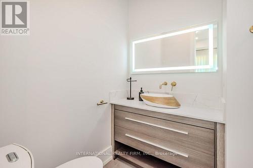 564 Stonecliffe Road, Oakville, ON - Indoor Photo Showing Bathroom